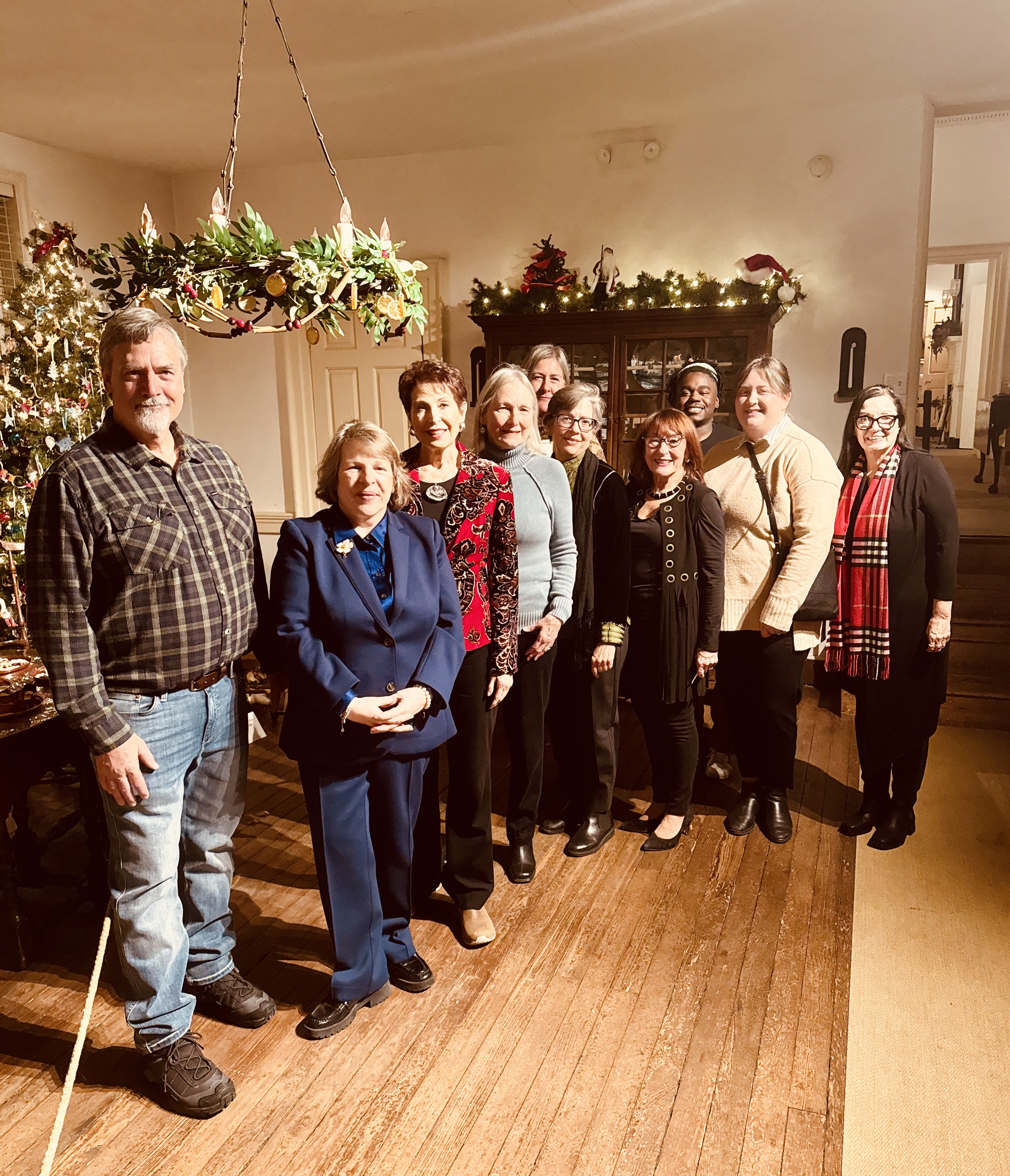 group photo at mansion 