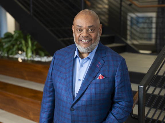 gregory deavens headshot