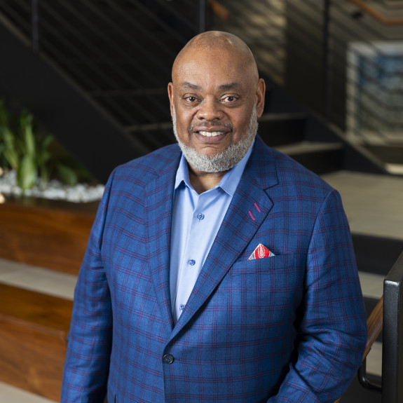 gregory deavens headshot